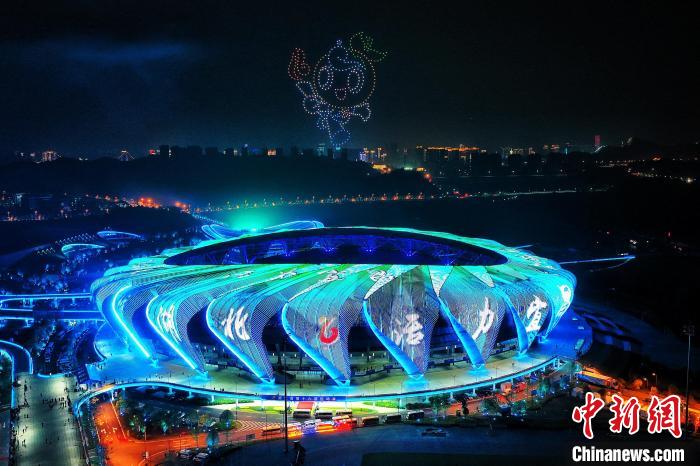 湖北省第十六届运动会在宜昌开幕 周星亮 摄