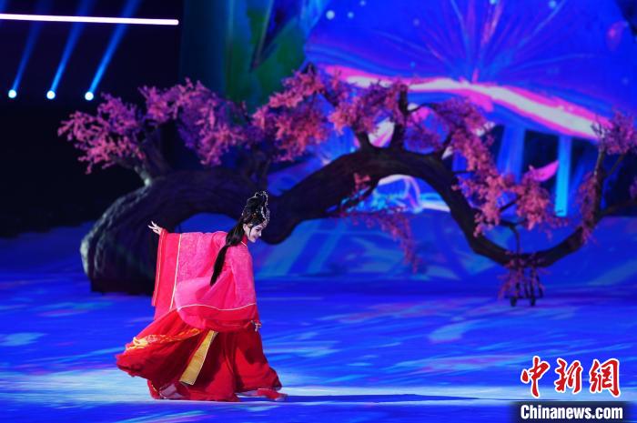 湖北省第十六届运动会宜昌开幕 火炬传递点燃体