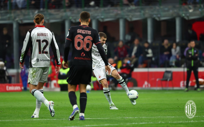 米兰双雄联名球衣助阵 战胜老对手取关键胜利