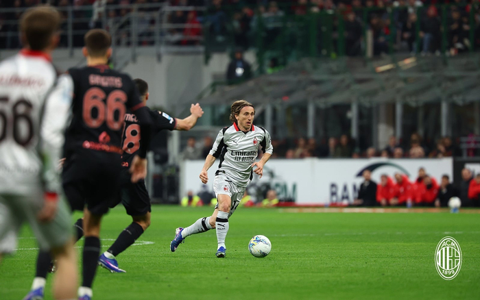 米兰双雄联名球衣助阵 战胜老对手取关键胜利