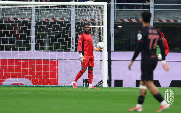 米兰双雄联名球衣助阵 战胜老对手取关键胜利