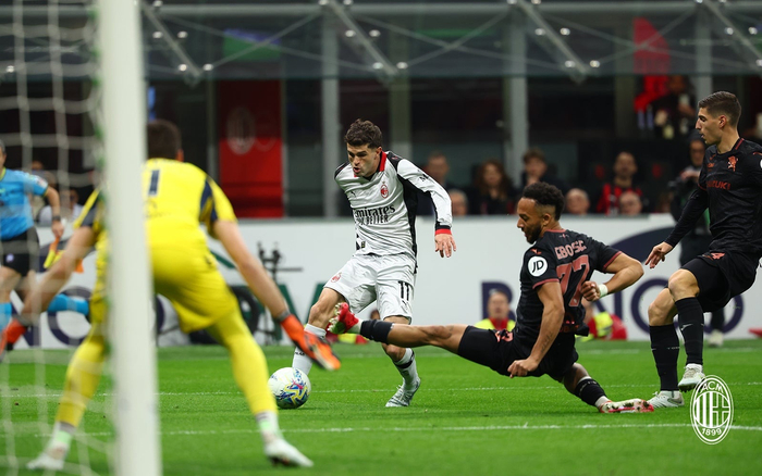 米兰双雄联名球衣助阵 战胜老对手取关键胜利