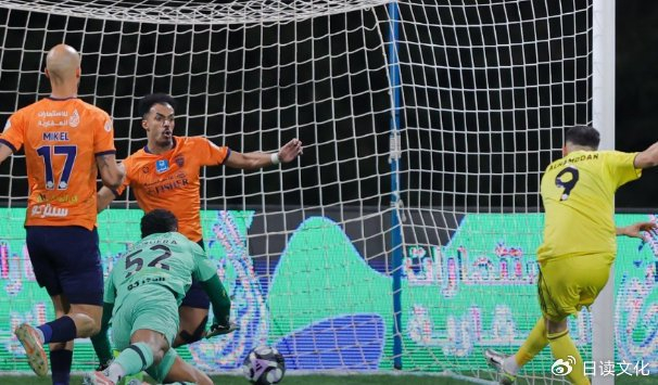利雅得胜利逆转费哈登顶沙特联赛积分榜
