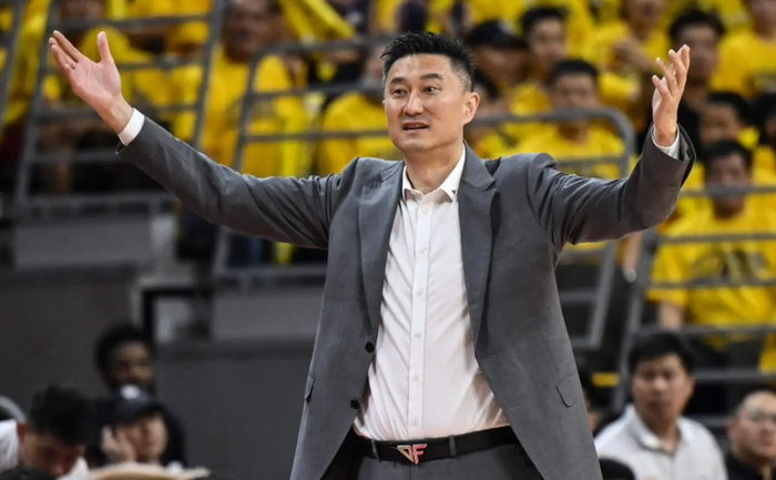 广东男篮主场大胜浙江广厦重返联赛前三，迎战