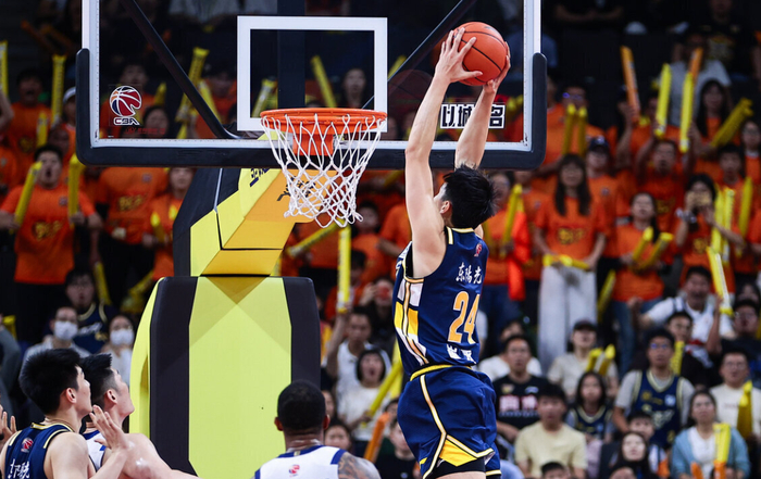 广东男篮主场大胜浙江广厦重返联赛前三，迎战