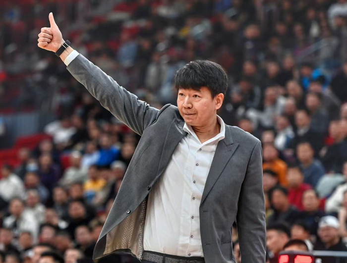 广东男篮主场大胜浙江广厦重返联赛前三，迎战