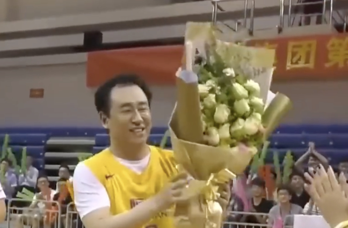 许家印案一审开庭 曾篮球赛场独得30分引热议