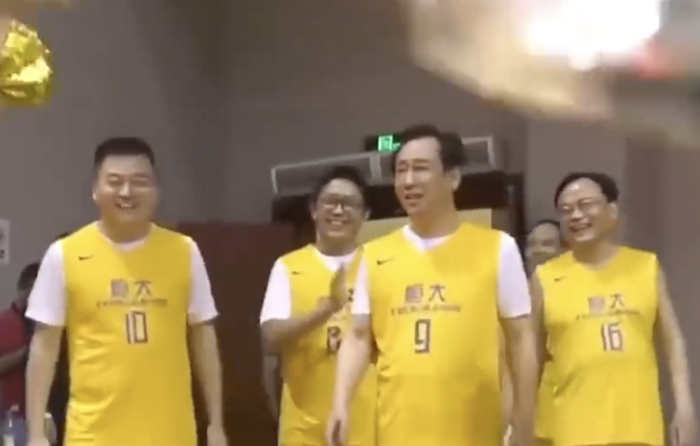 许家印案一审开庭 曾篮球赛场独得30分引热议