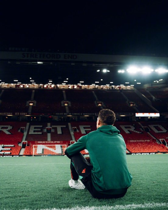 曼联后卫瓦拉内迎来33岁生日 获俱乐部祝福