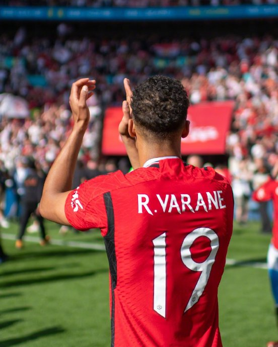 曼联后卫瓦拉内迎来33岁生日 获俱乐部祝福